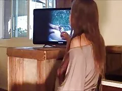 Istri suka mencari online