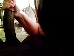 Mengisap penisku hitam