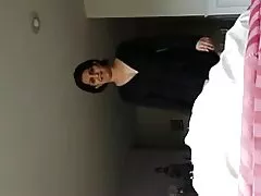 Bibi panas menggoda anak laki-laki