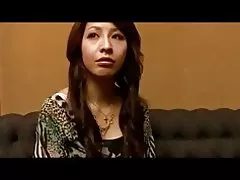 Selebriti istri menjadi kecanduan ke host muda...