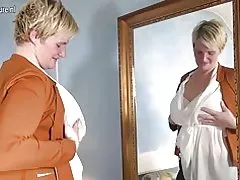 Horny ibu rumah tangga Belanda bermain dengan mainan nya