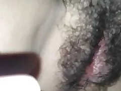 Menembak beban lain di vaginanya berbulu nya